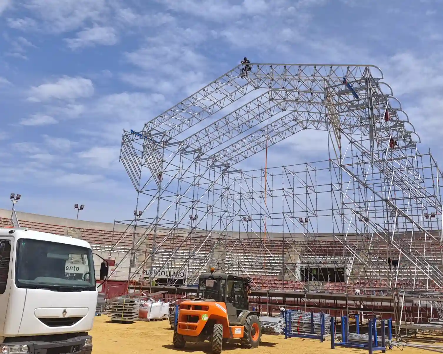 Montaje de andamio realizado por Grupo Torreblanca